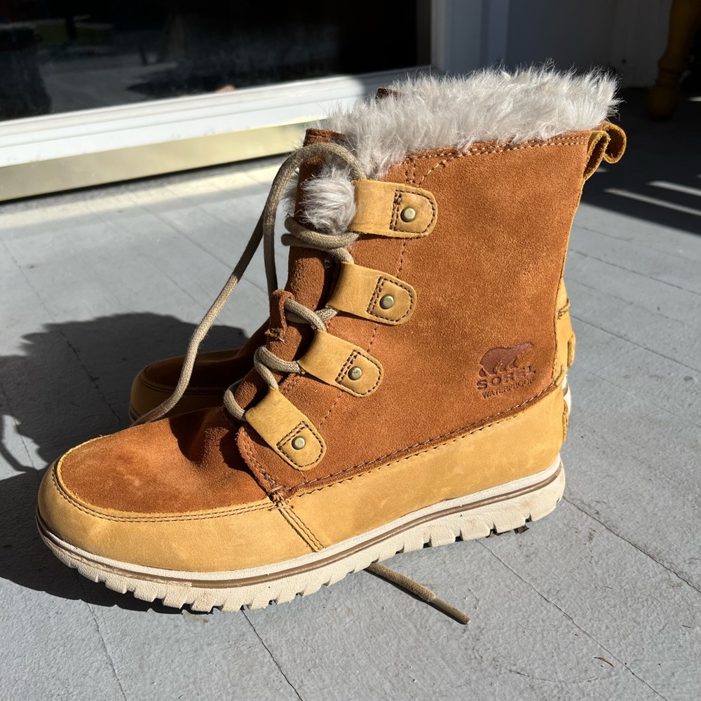 Sorel Snow Boots - 8.5 women’s